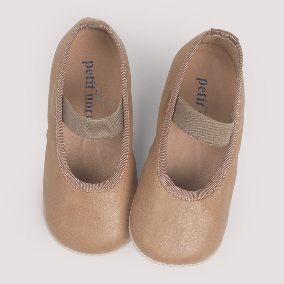 Ballerina Shoe W/ Elastic | Latte