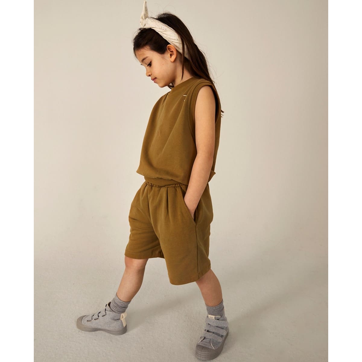 V-neck Spencer & Bermuda Shorts | Peanut