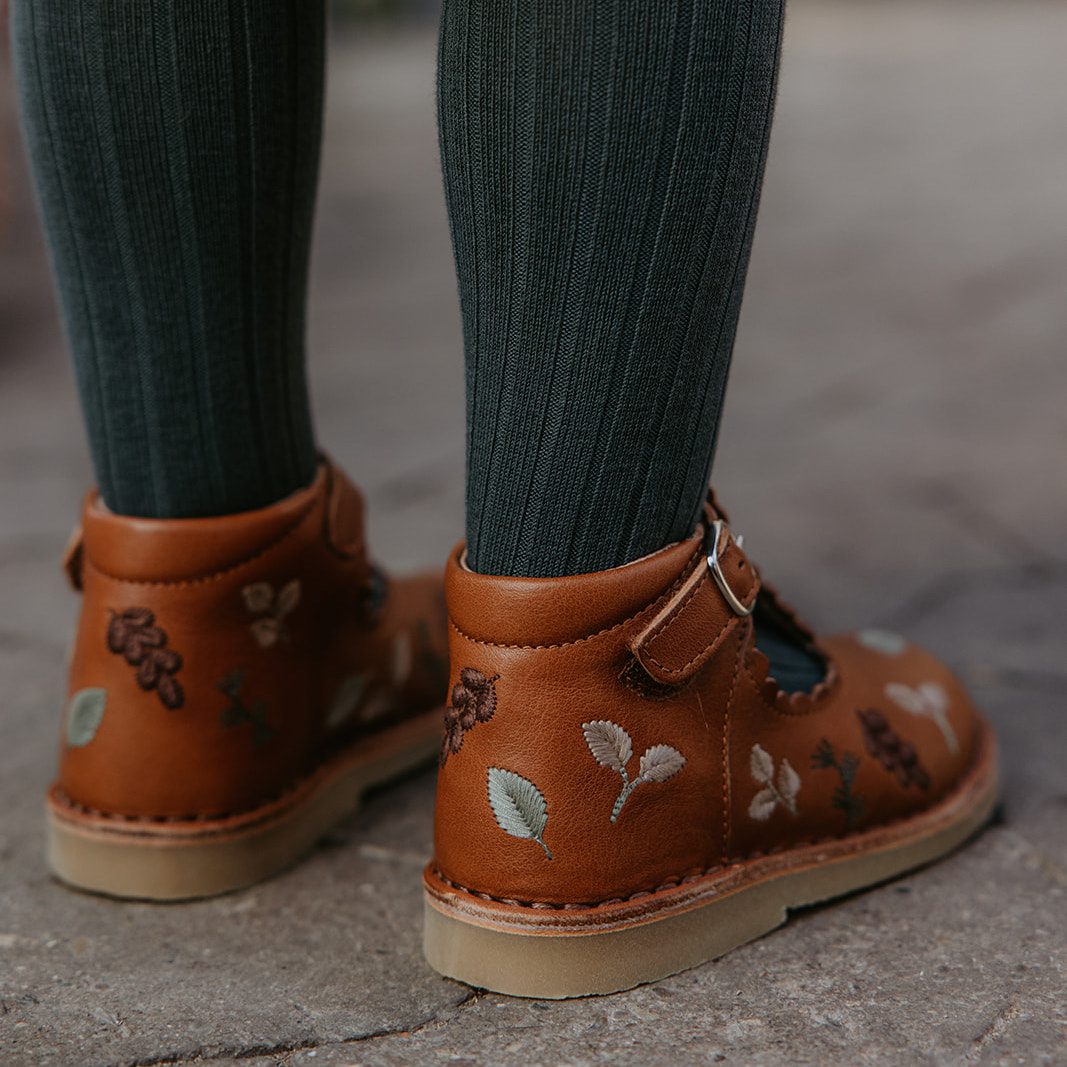 Autumn Leaves T-Bar Scallop | Cognac