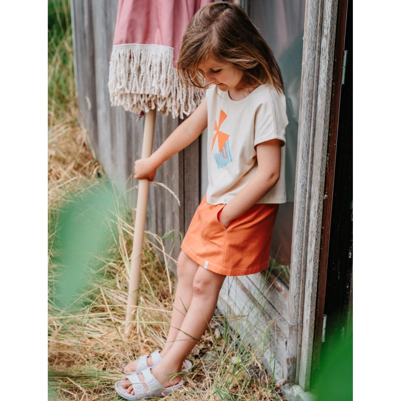 Goldie Cropped Tee | Biscuit