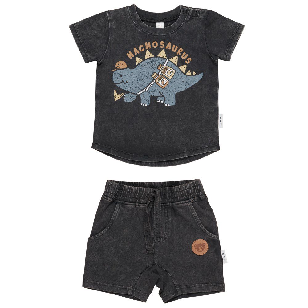 Nachosaurus T-shirt & Vintage black slouch shorts