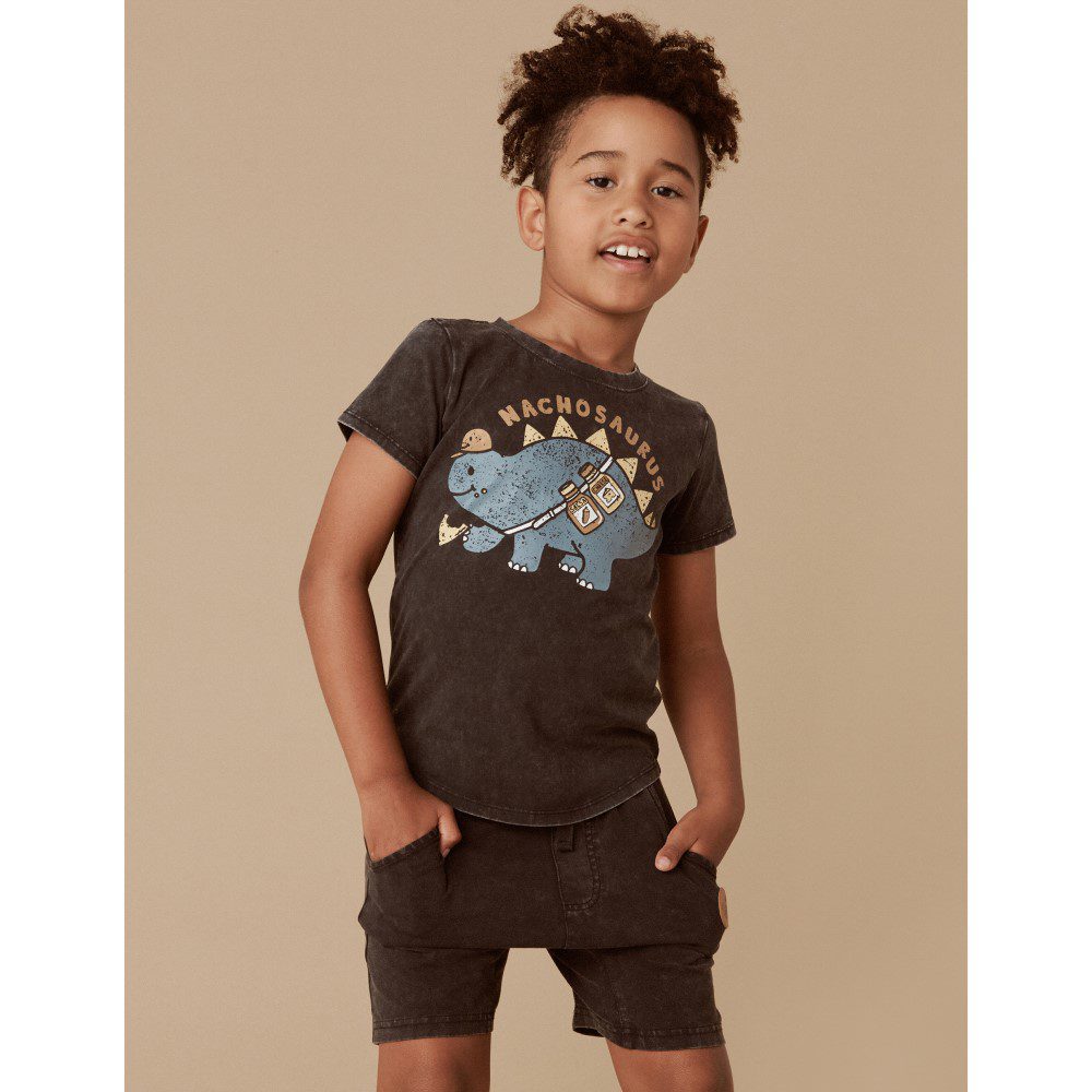 Nachosaurus T-shirt & Vintage black slouch shorts