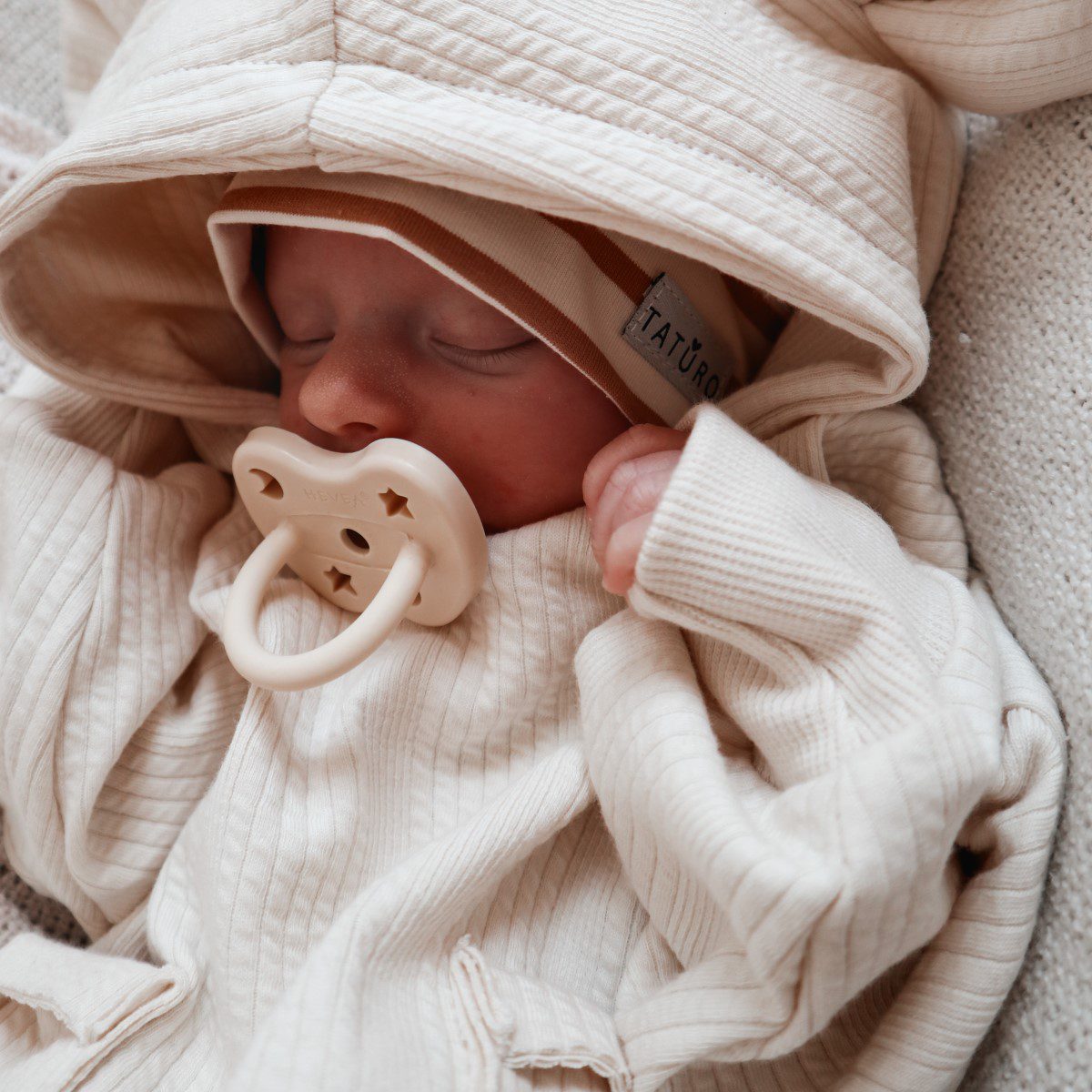 0+ Months Natural Rubber Pacifier Round | Milky White