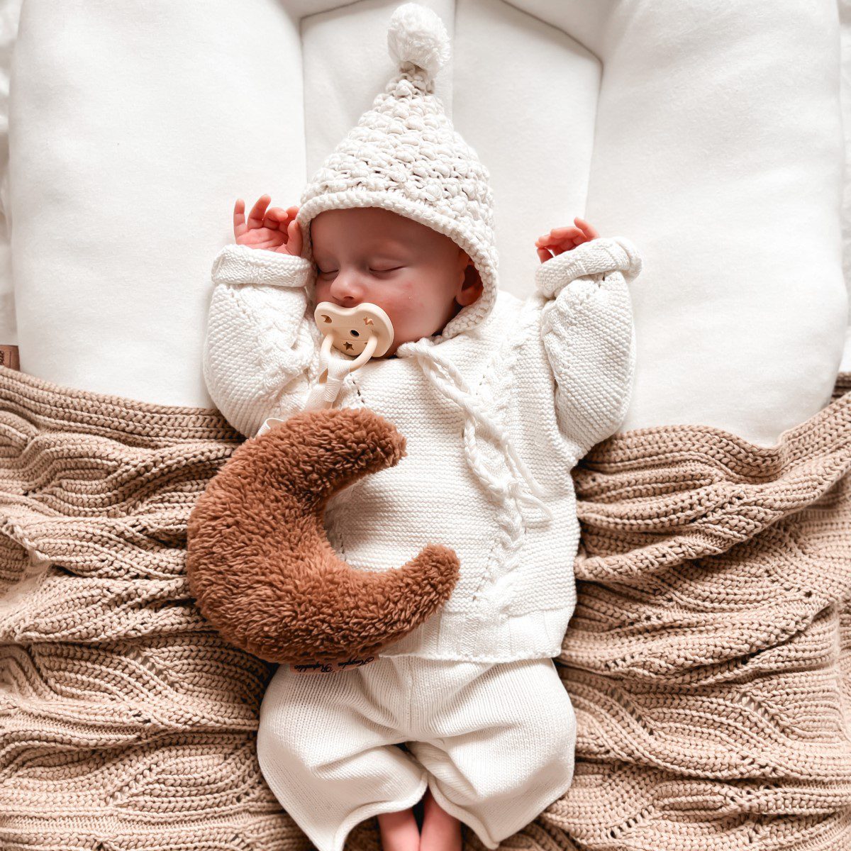 0+ Months Natural Rubber Pacifier Round | Milky White