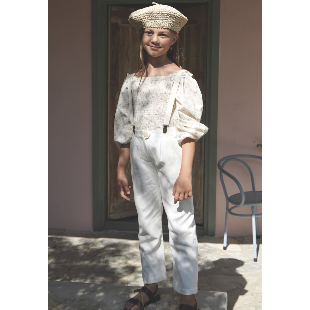 Lois Blouse Fléur Bleue & Jean Michel Pant Blanc