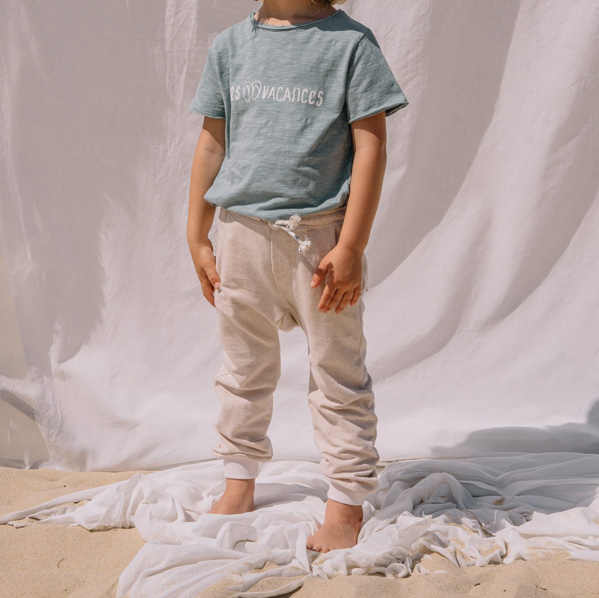 Les Vacances T-Shirt & Fleece Jogging Pant