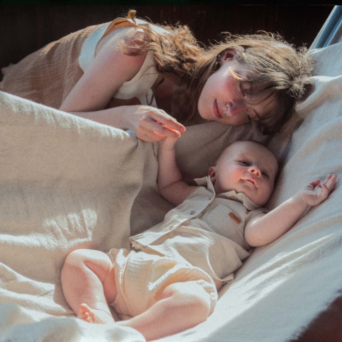 Off-white sleeveless shirt & Off-white Textured Culotte