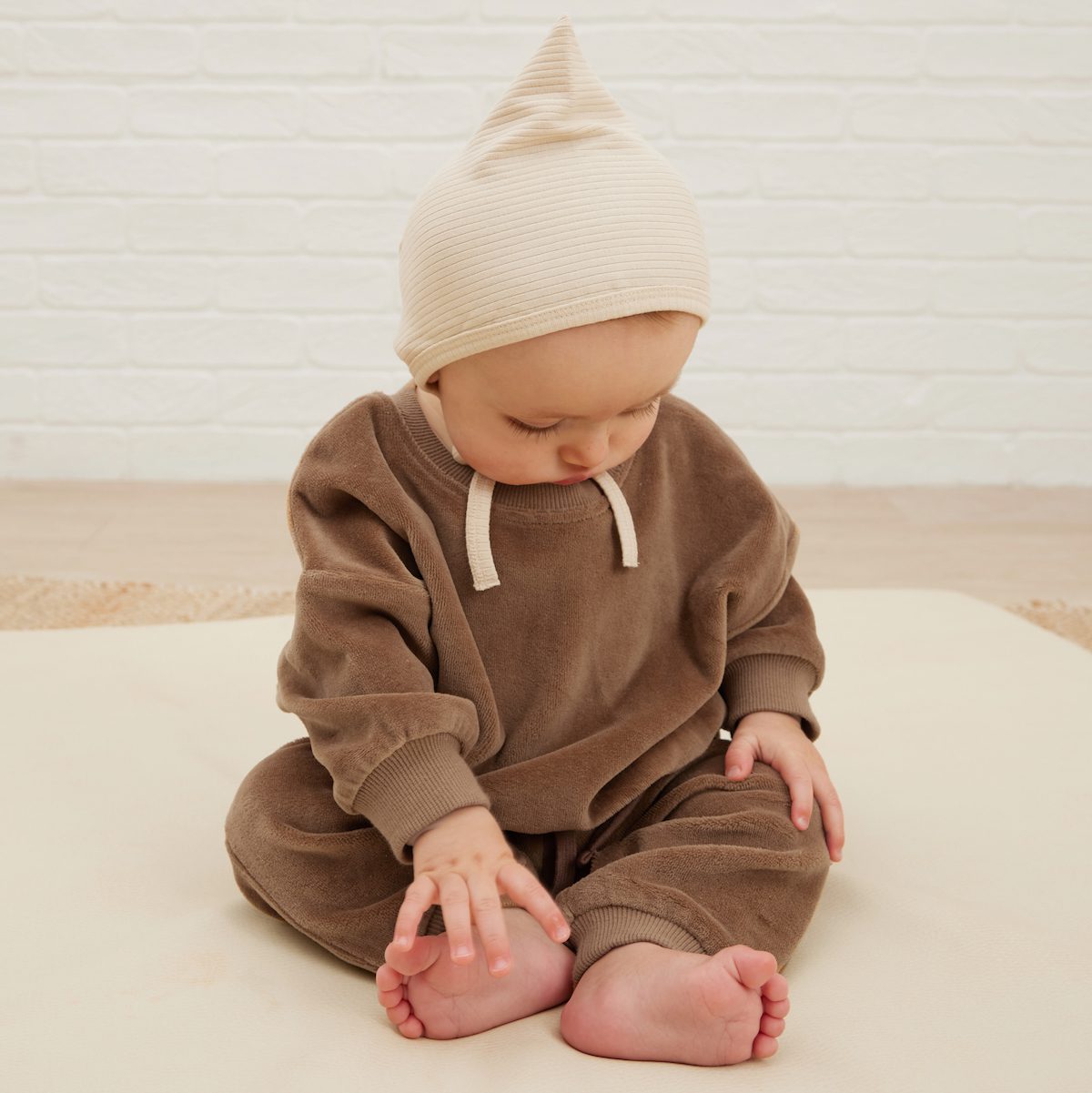 Velour Relaxed Sweatshirt & Sweatpants | Cocoa