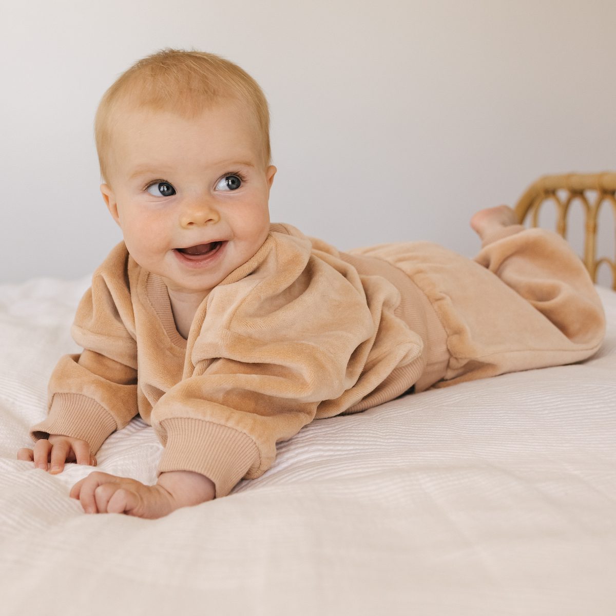 Velour Relaxed Sweatshirt & Sweatpants | Blush