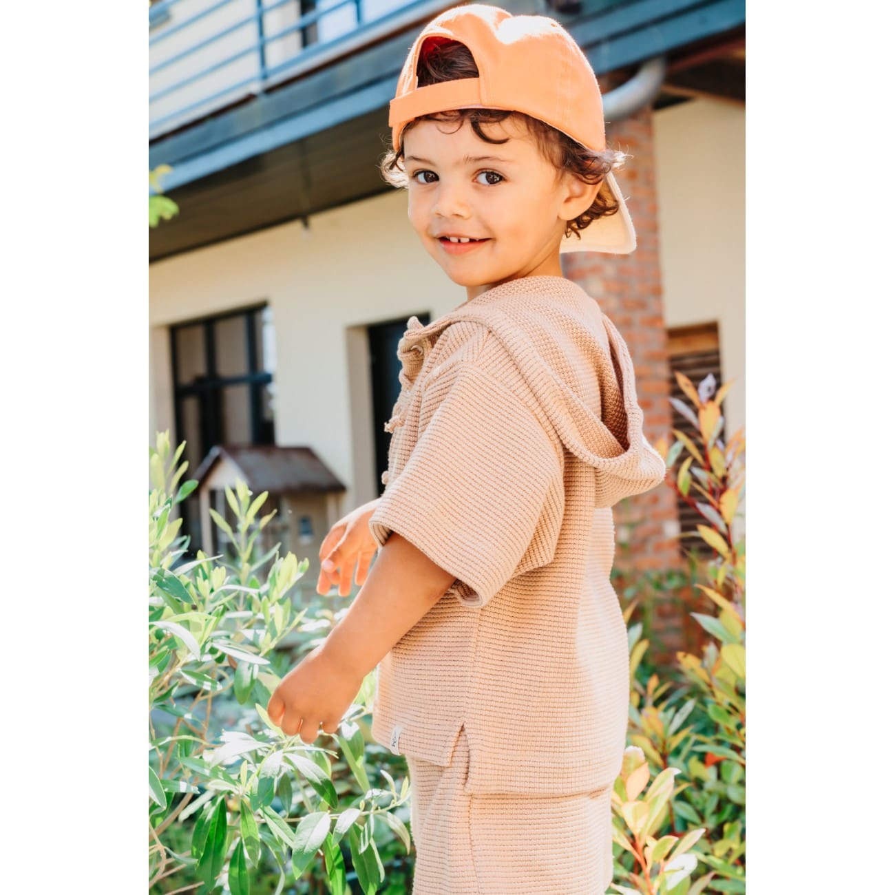 Richie Hoodie Vest & Armand Shorts  | Café Au Lait