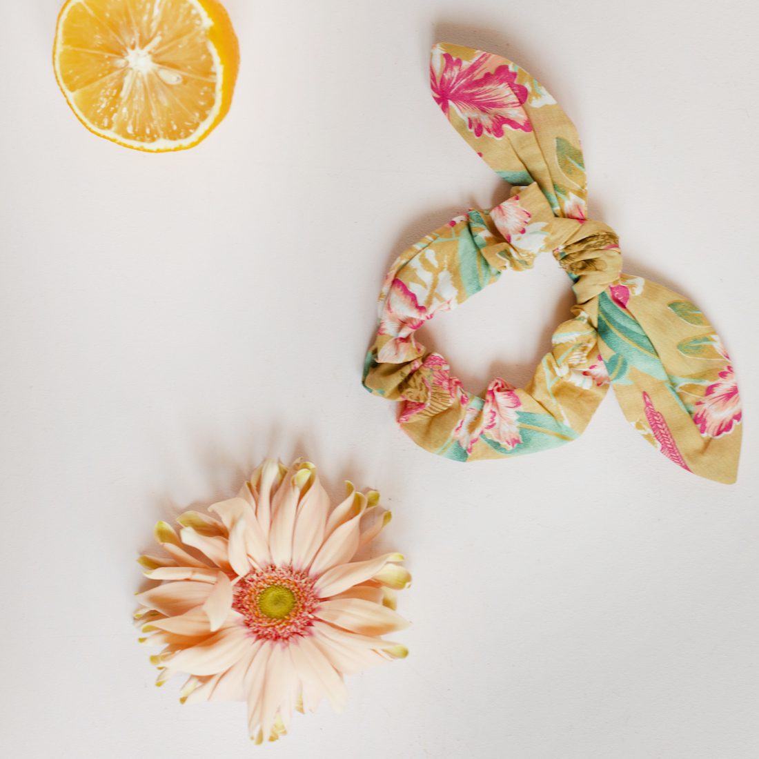 Scrunchie Kimmi Soft Honey Parrots