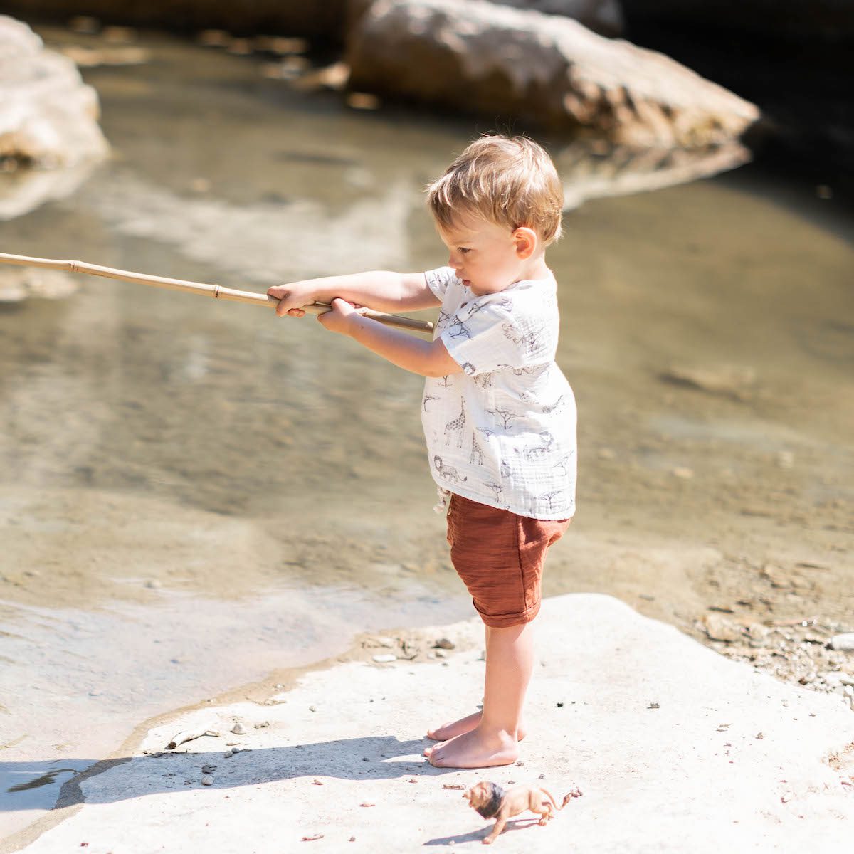 Ecru Serengeti T-Shirt & Terra Noam Shorts